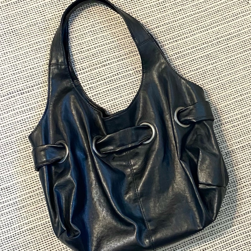 black shoulder bag